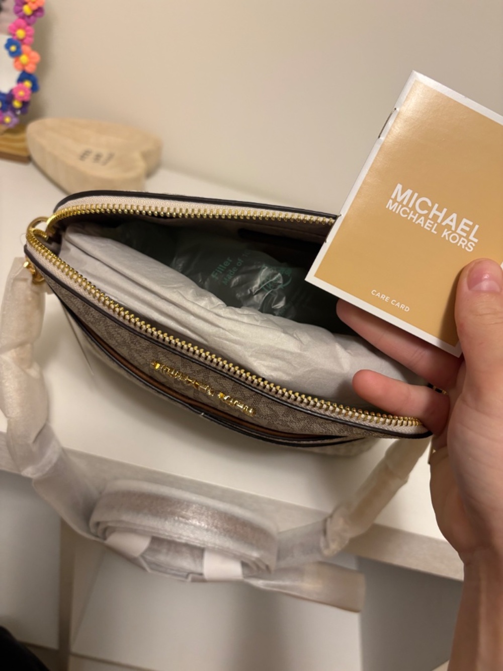 NEW Michael Kors Jet Set Travel Vanilla Medium Dome Crossbody - Picture 3 of 4